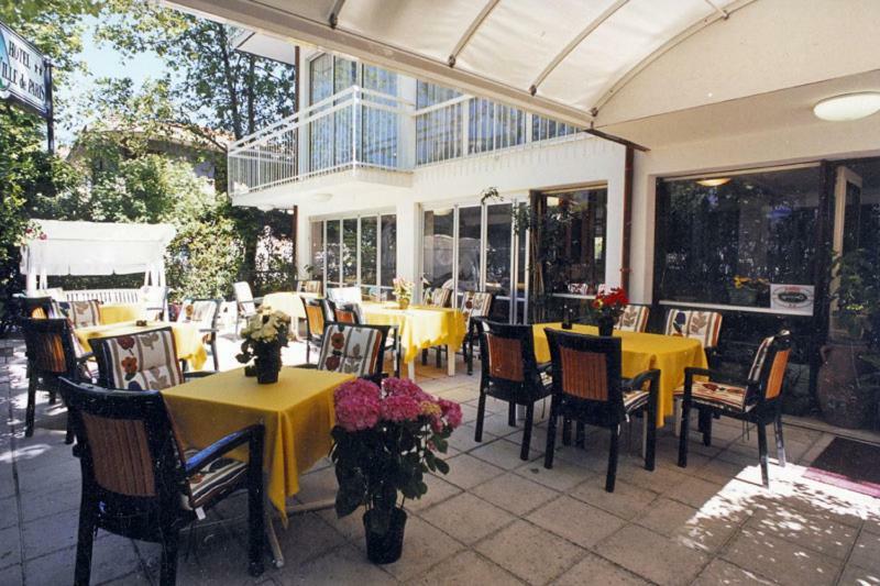 Hotel Ville De Paris Riccione Exterior foto
