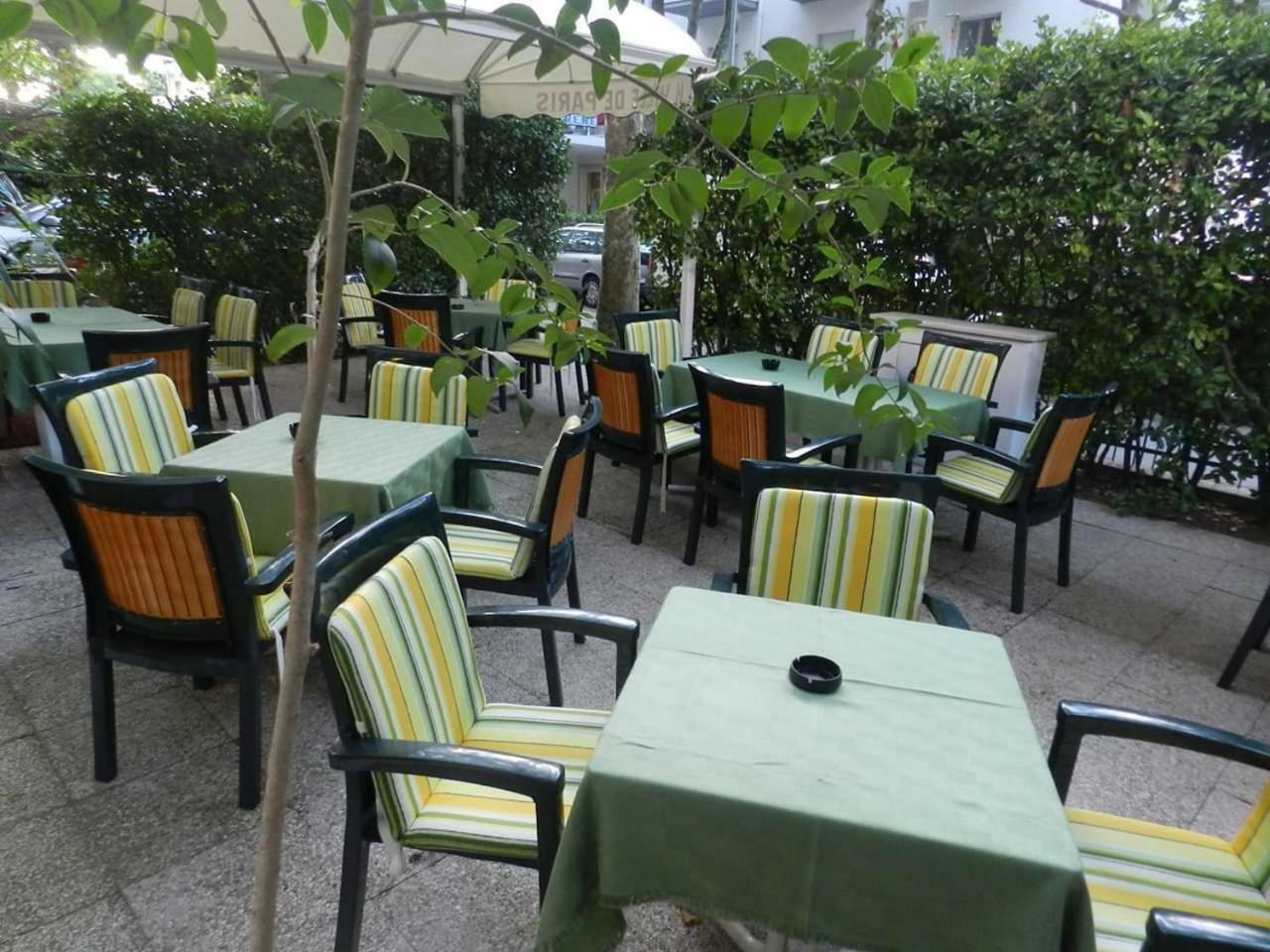 Hotel Ville De Paris Riccione Exterior foto